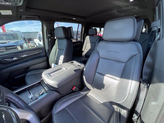 Used 2023 GMC Yukon XL Denali AWD/4WD image 17
