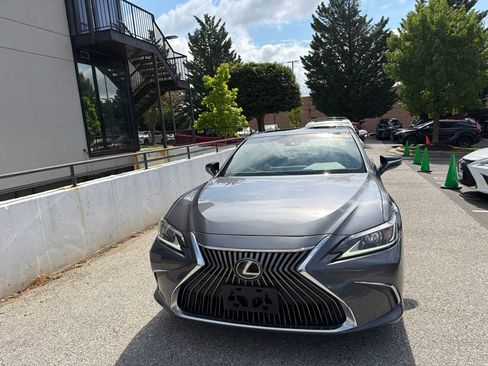Used 2020 Lexus ES 350 w/ Premium Package FWD image 3