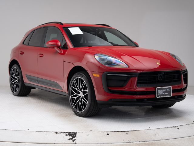 Certified 2026 Porsche Macan AWD/4WD image 31