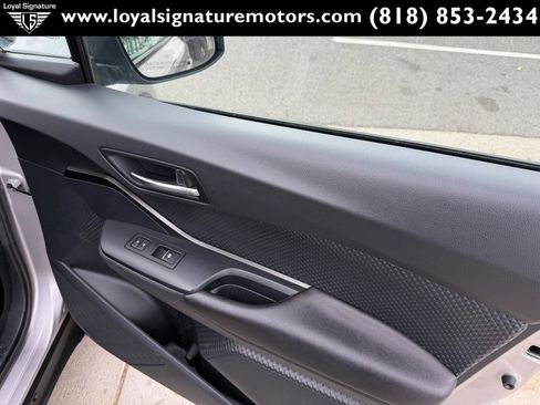 Used 2018 Toyota C-HR XLE FWD image 32