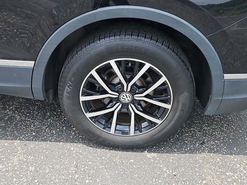 Used 2021 Volkswagen Tiguan SE w/ Panoramic Sunroof Package AWD/4WD image 25