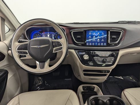 Used 2020 Chrysler Pacifica Limited image 23