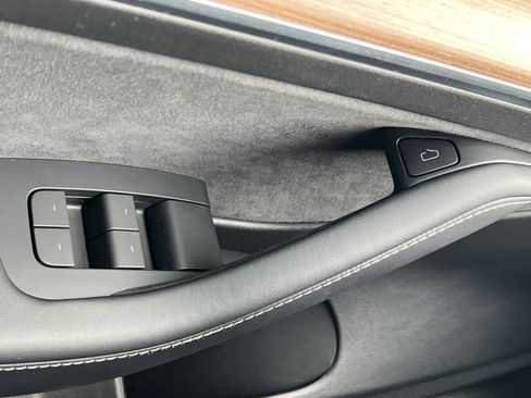 Used 2023 Tesla Model 3 Standard Range image 21