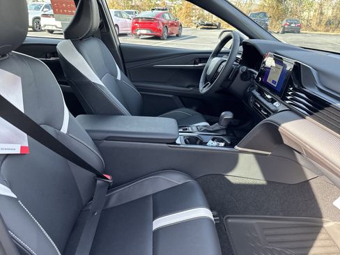 New 2025 Toyota Camry SE w/ Convenience Package FWD image 31