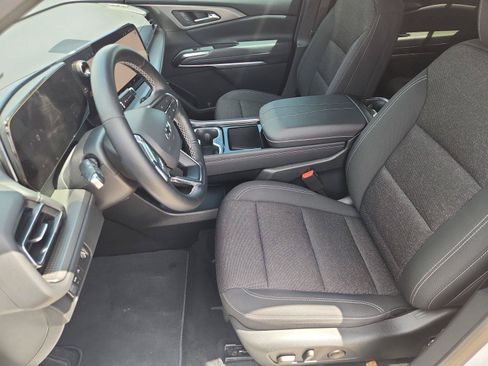Used 2025 Chevrolet Traverse LT w/ Midnight/Sport Edition FWD image 18