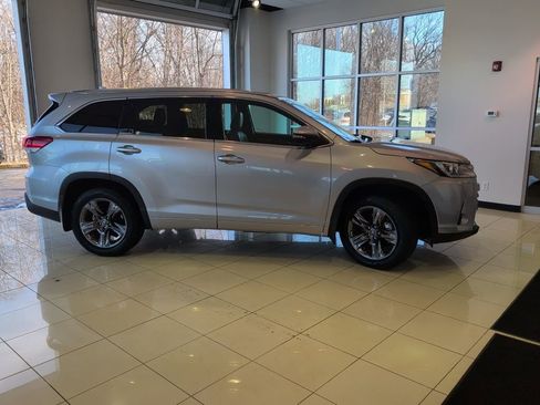 Used 2017 Toyota Highlander Limited Platinum image 6