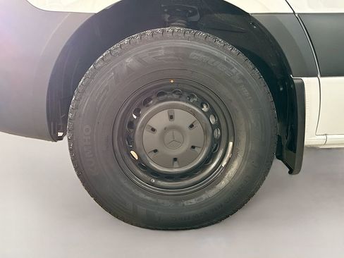 Used 2025 Mercedes-Benz Sprinter 2500 image 28