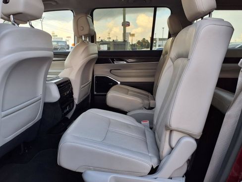 Used 2022 Jeep Wagoneer Series III w/ Flexible Seating Group RWD image 24