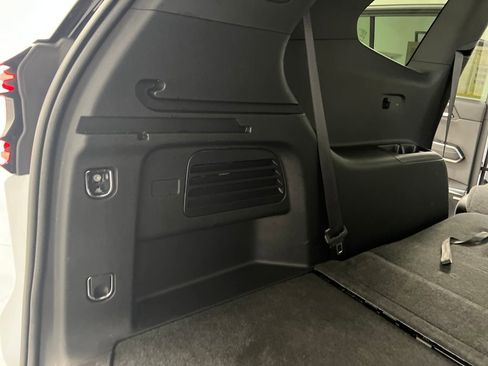 Used 2025 GMC Acadia Elevation image 40