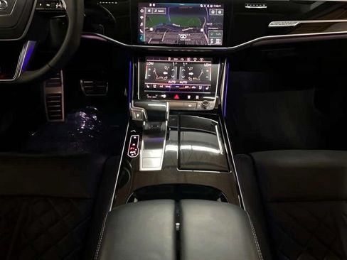 Used 2022 Audi S8 w/ S8 Comfort Plus Package AWD/4WD image 22
