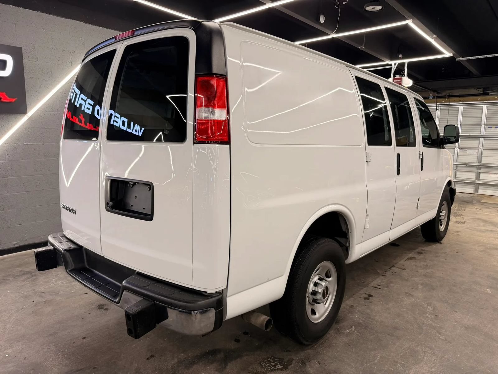 Used 2024 GMC Savana 2500 w/ Driver Convenience Package RWD image 4