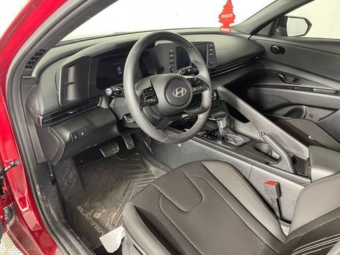 Used 2025 Hyundai Elantra Sport FWD image 3