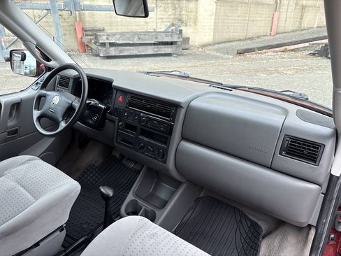 Used 1999 Volkswagen Eurovan MV FWD image 22
