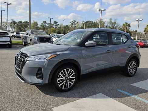 Used 2024 Nissan Kicks SV image 2