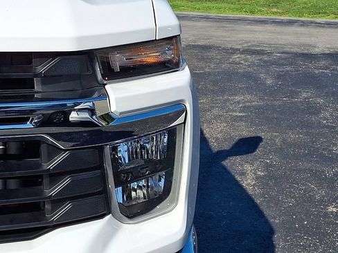Used 2025 Chevrolet Silverado 2500 LT w/ Convenience Package AWD/4WD image 9