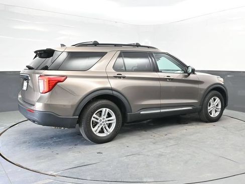Used 2021 Ford Explorer XLT AWD/4WD image 7
