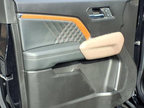 Used 2024 GMC Canyon Denali image 17