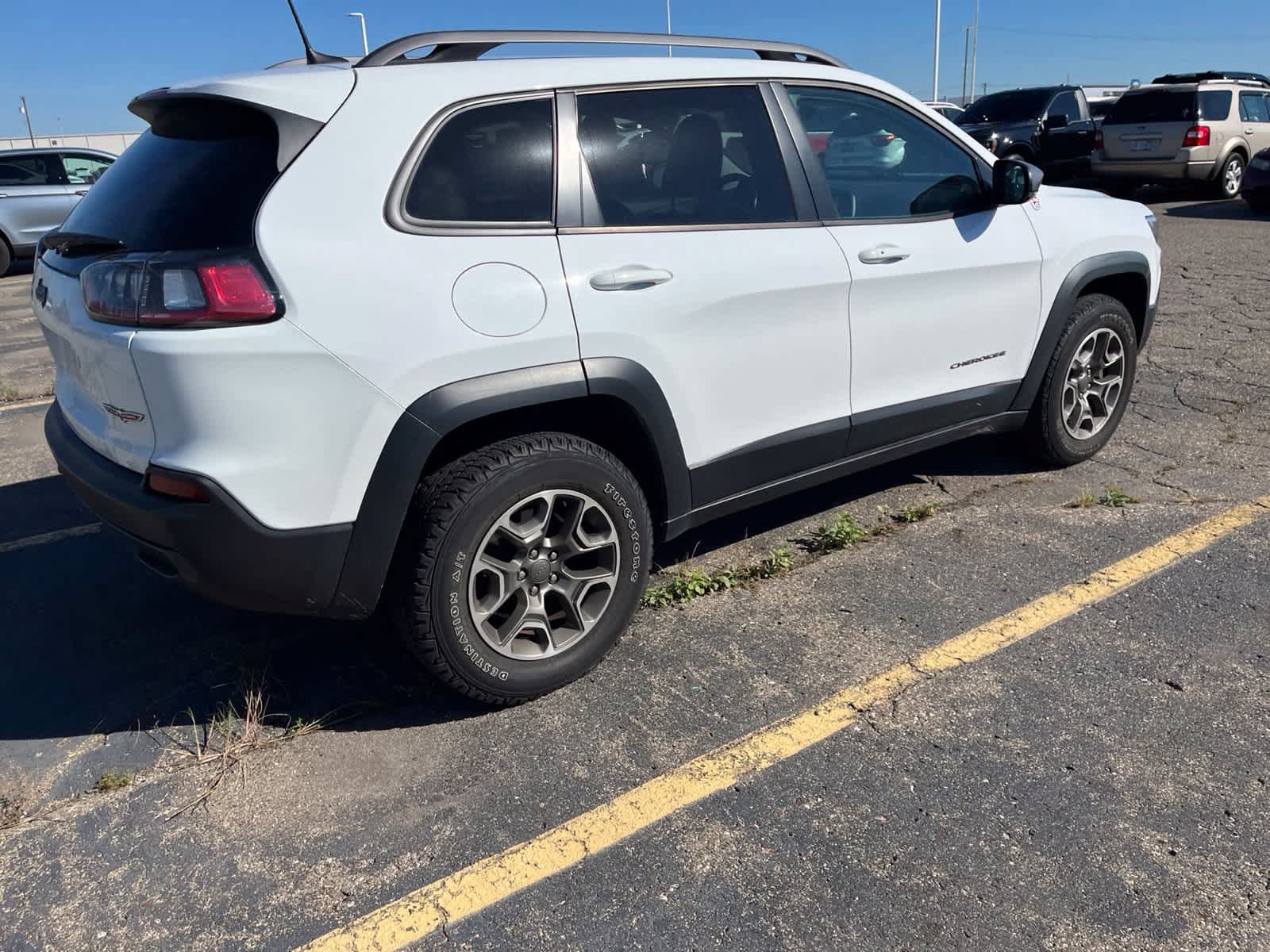 Used 2020 Jeep Cherokee Trailhawk w/ Cold Weather Group AWD/4WD image 13