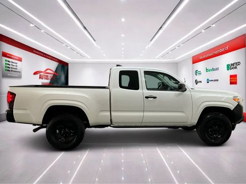 Used 2021 Toyota Tacoma SR image 9