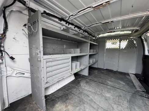Used 2019 Chevrolet Express 3500 w/ Driver Convenience Package image 22