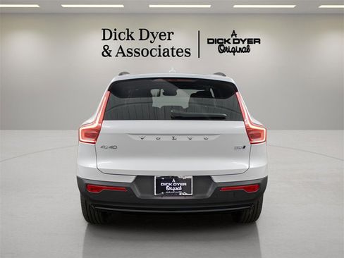 Certified 2025 Volvo XC40 B5 Plus image 4