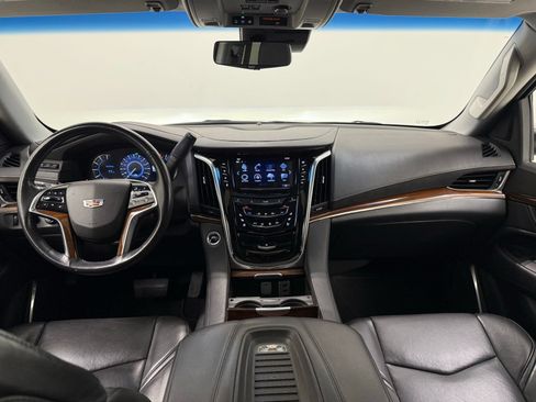 Used 2019 Cadillac Escalade ESV Luxury AWD/4WD image 29