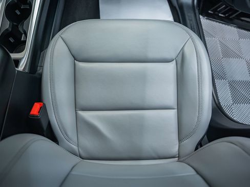 Certified 2021 Ford Explorer XLT w/ Equipment Group 202A image 32