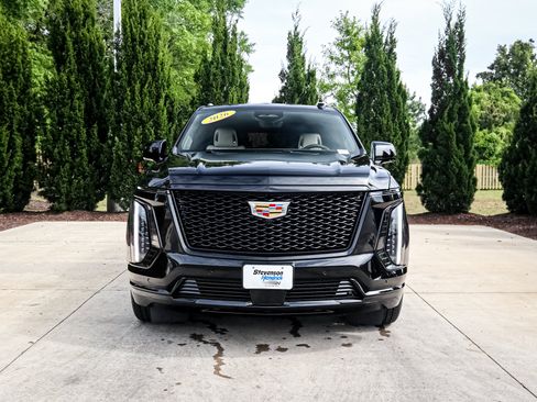 Used 2026 Cadillac Escalade Platinum Sport AWD/4WD image 3