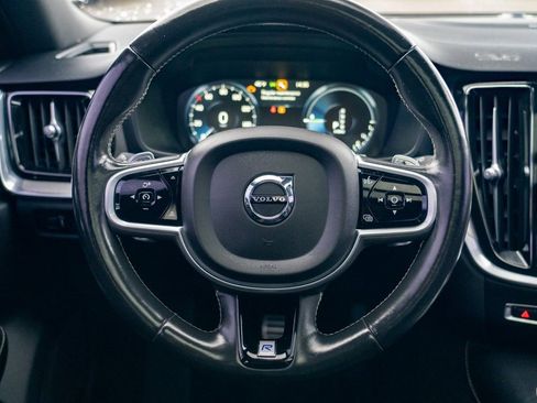 Used 2019 Volvo S60 T8 R-Design image 16