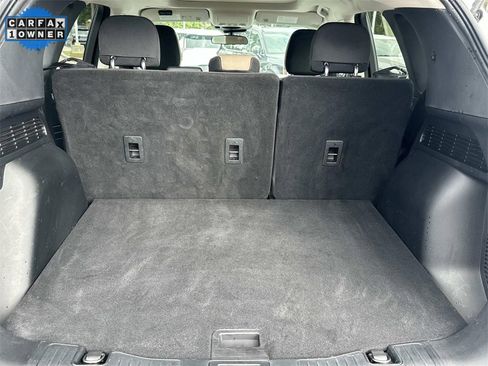 Used 2021 Ford Escape SE w/ SE Sport Appearance Package image 6