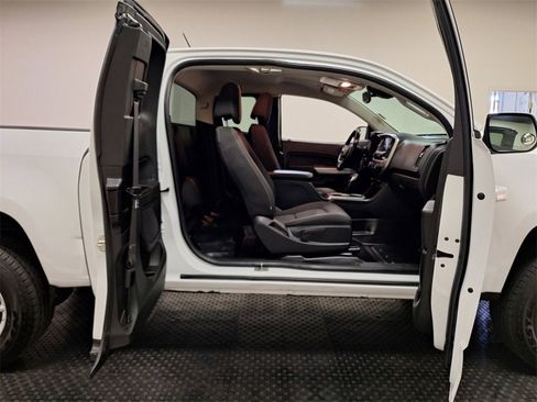 Used 2022 Chevrolet Colorado LT w/ Fleet Safety Package image 30