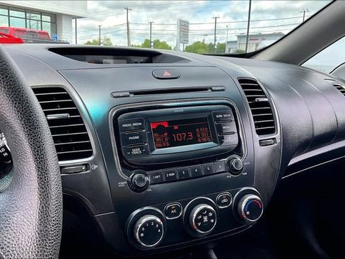 Used 2017 Kia Forte LX FWD image 19