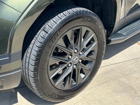 Used 2025 Lexus GX 550 w/ Accessory Package (2T) AWD/4WD image 9