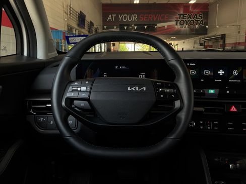 Used 2026 Kia Sportage LX FWD image 31
