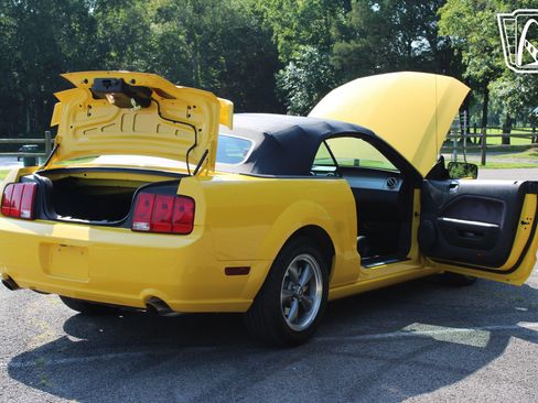 Used 2006 Ford Mustang GT RWD image 31