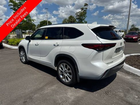 Used 2021 Toyota Highlander Limited AWD/4WD image 3