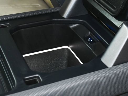 Used 2022 Land Rover Defender 90 X-Dynamic HSE image 41