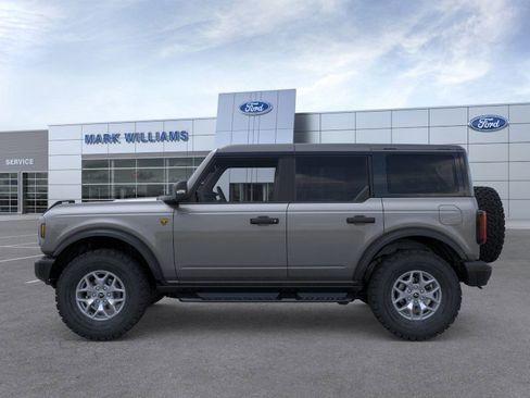 New 2025 Ford Bronco Badlands image 3