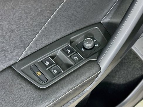 Used 2023 Volkswagen Tiguan SE FWD image 17