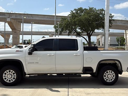Used 2020 Chevrolet Silverado 2500 LT w/ Z71 Off-Road Package AWD/4WD image 4