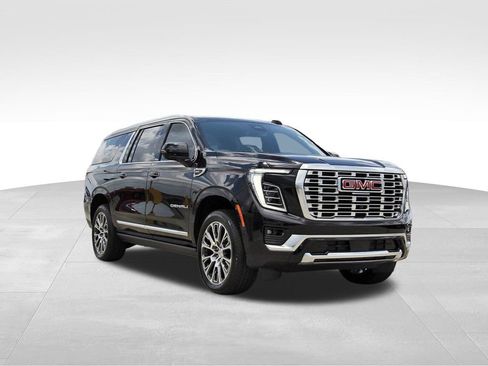 Used 2026 GMC Yukon XL Denali w/ Sun & Power Step Package AWD/4WD image 1