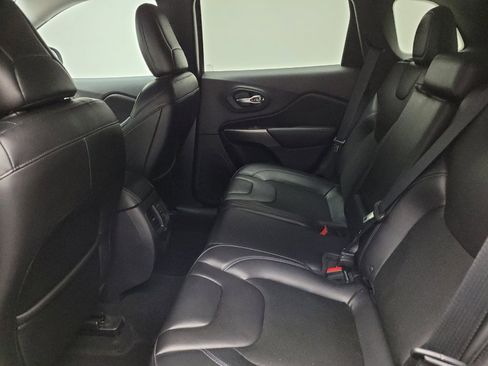 Used 2019 Jeep Cherokee Latitude Plus image 18