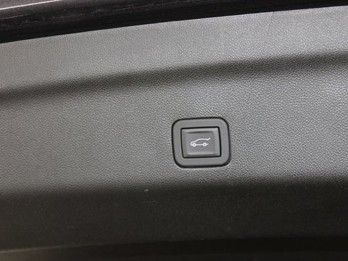 Used 2025 Chevrolet Tahoe Premier RWD image 35