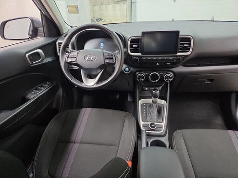 Used 2024 Hyundai Venue SEL FWD image 13
