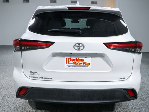 Used 2021 Toyota Highlander XLE FWD image 8