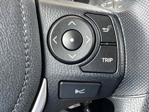 Used 2018 Toyota RAV4 LE FWD image 26