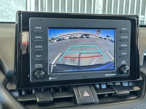Certified 2022 Toyota RAV4 LE AWD/4WD image 18