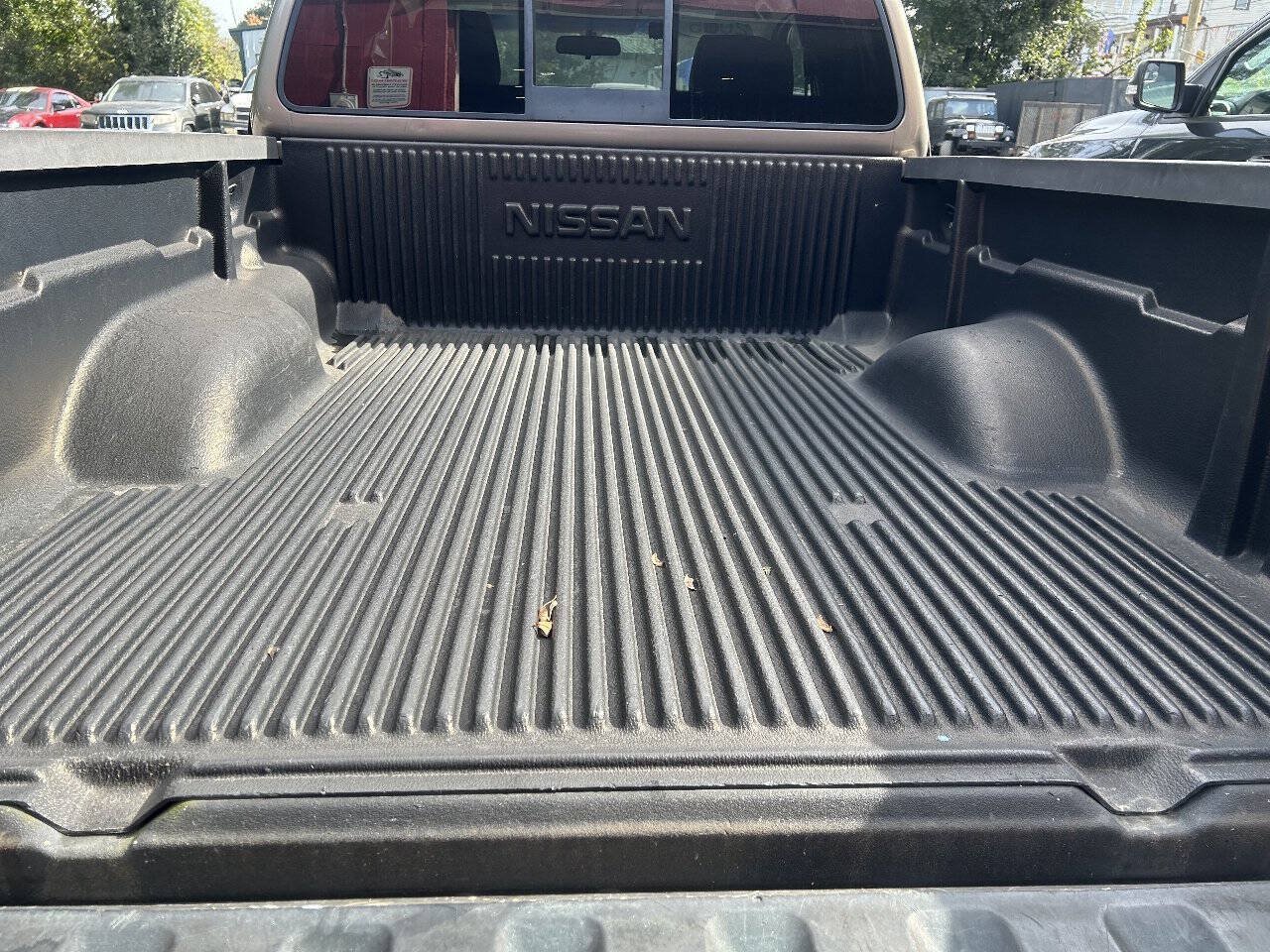 Used 2005 Nissan Frontier LE w/ (H02) Audio Pkg AWD/4WD image 10