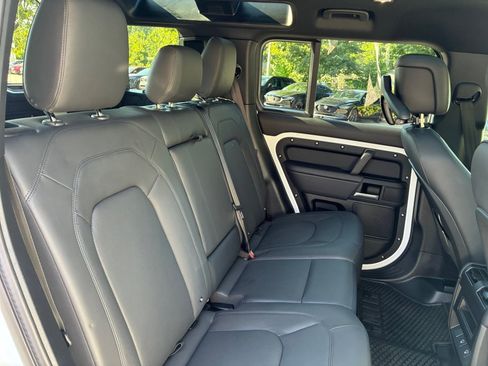 Certified 2025 Land Rover Defender 110 X-Dynamic SE AWD/4WD image 29