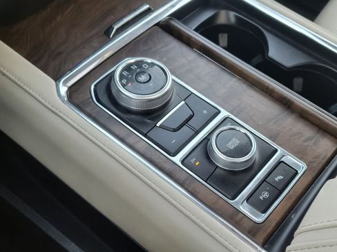 Used 2019 Ford Expedition Platinum image 22